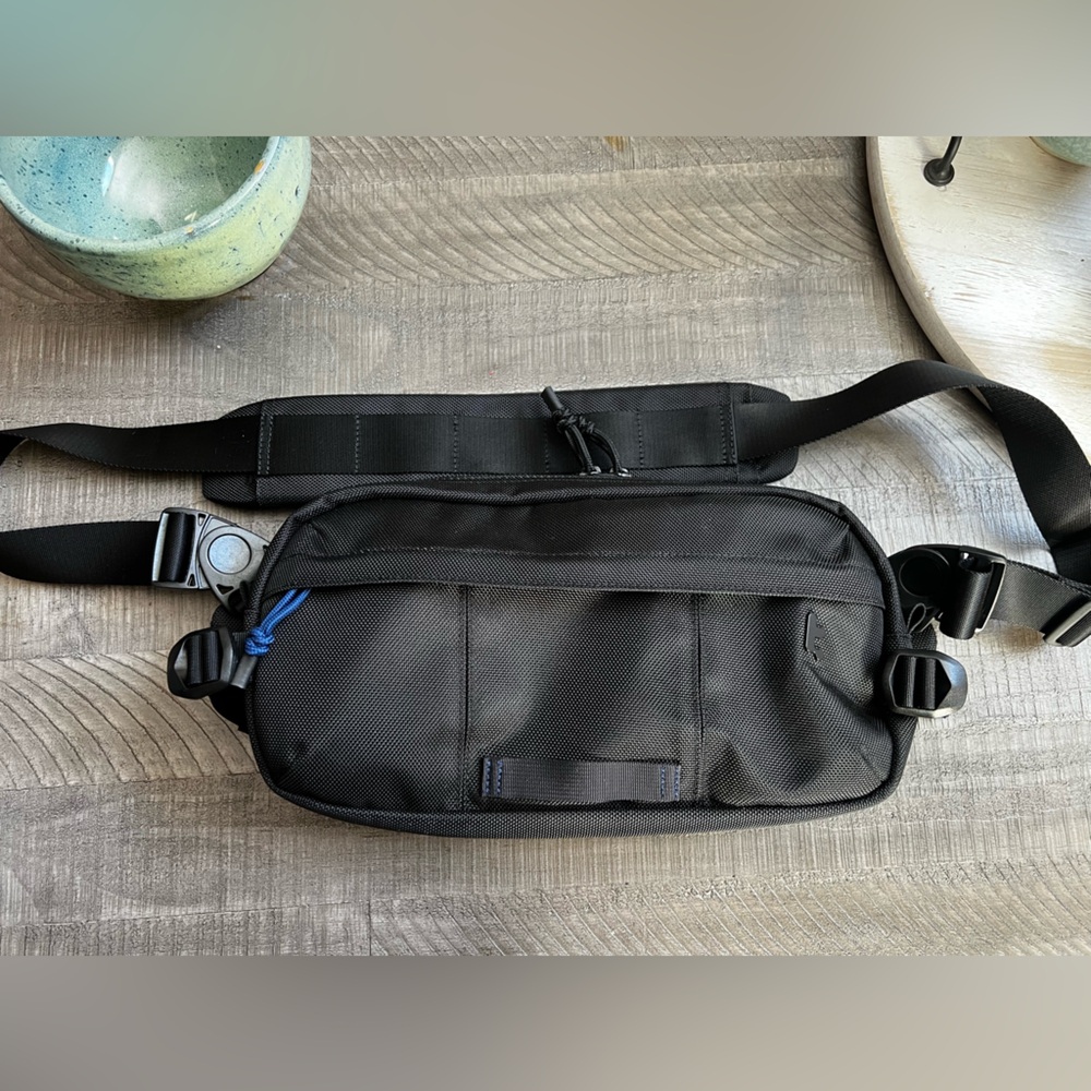 Tomtoc Wander-T26 Daily Sling Bag - Picture 1 of 10